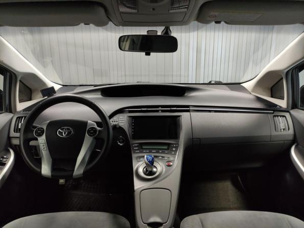 Toyota Prius III Рестайлинг (XW30) с пробегом 2011 года, цена 1 015 000 рублей, 187373 км, лифтбек, Автокод Объявления