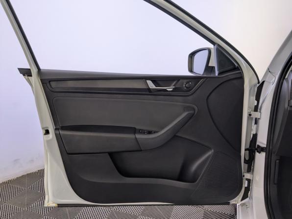 Skoda Rapid II с пробегом 2022 года, цена 1 799 000 рублей, 64409 км, лифтбек, Автокод Объявления