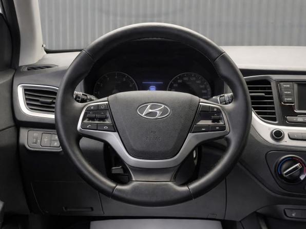 Hyundai Solaris II с пробегом 2017 года, цена 1 297 000 рублей, 144429 км, седан, Автокод Объявления