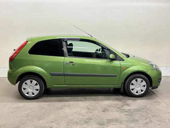 Ford Fiesta Mk5 с пробегом 2007 года, цена 377 000 рублей, 218000 км, хэтчбек, Автокод Объявления