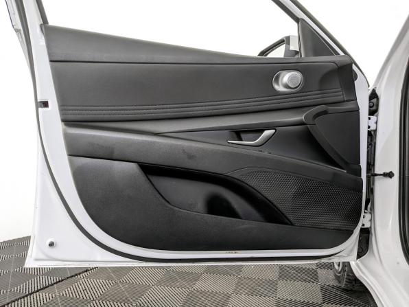 Hyundai Elantra VII (CN7) с пробегом 2022 года, цена 1 810 000 рублей, 70157 км, седан, Автокод Объявления