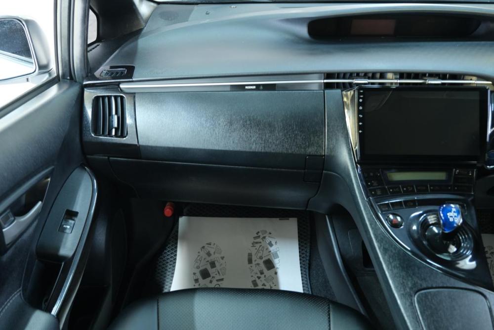 Toyota Prius III Рестайлинг (XW30) Омск  - изображение 17