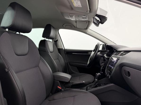 Skoda Octavia III (A7) Рестайлинг с пробегом 2019 года, цена 1 420 000 рублей, 261200 км, лифтбек, Автокод Объявления