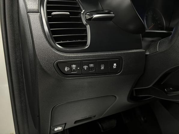 Kia Rio IV с пробегом 2018 года, цена 1 645 000 рублей, 100440 км, хэтчбек, Автокод Объявления
