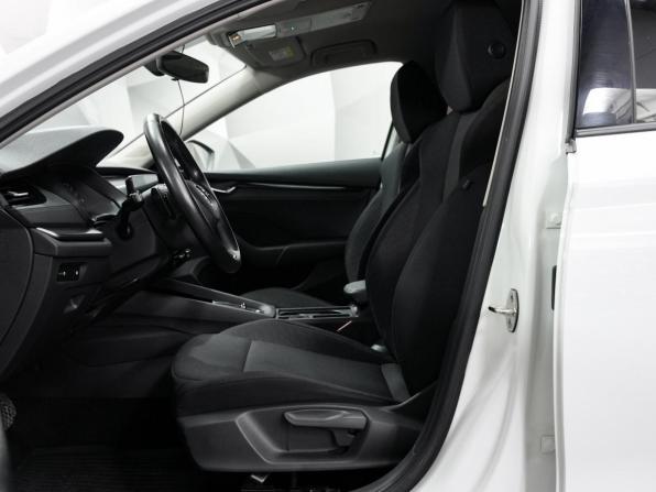 Skoda Octavia IV (A8) с пробегом 2021 года, цена 2 373 000 рублей, 52100 км, лифтбек, Автокод Объявления