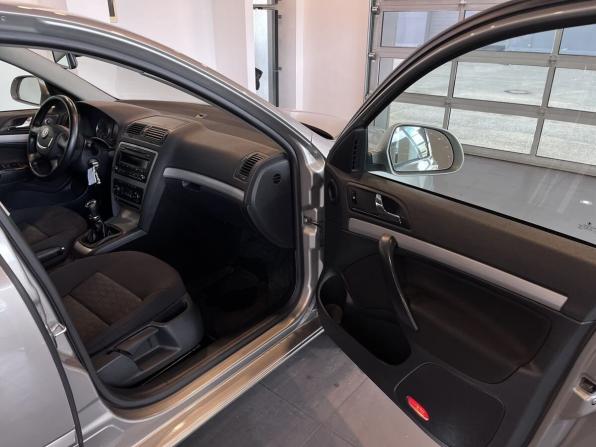 Skoda Octavia II (A5) Рестайлинг с пробегом 2013 года, цена 900 000 рублей, 185535 км, лифтбек, Автокод Объявления
