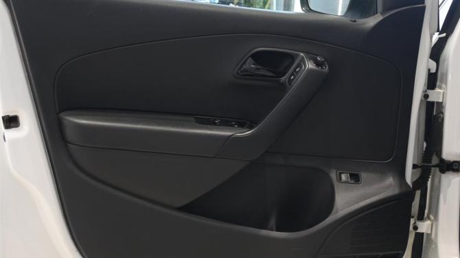 Volkswagen Polo V Рестайлинг с пробегом 2016 года, цена 939 000 рублей, 152000 км, седан, Автокод Объявления