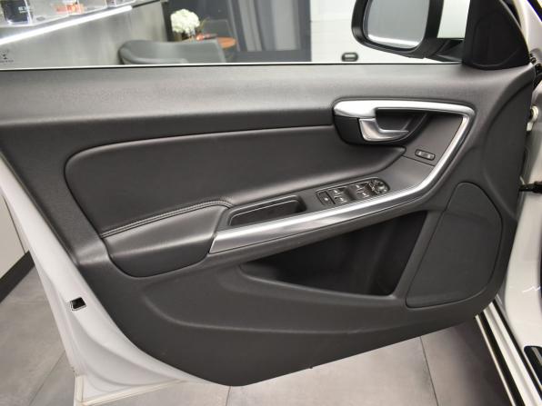 Volvo S60 II Рестайлинг с пробегом 2015 года, цена 1 727 000 рублей, 158095 км, седан, Автокод Объявления