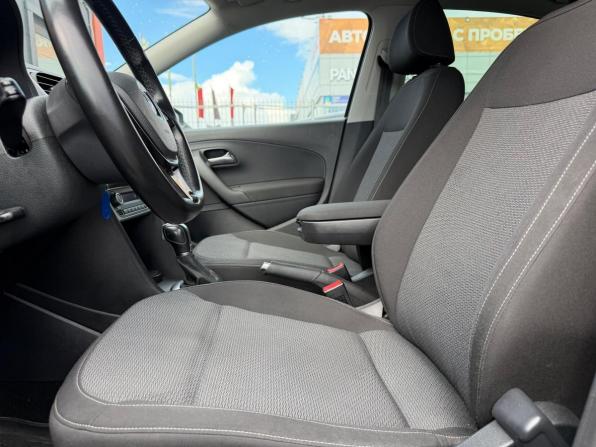 Volkswagen Polo V Рестайлинг с пробегом 2018 года, цена 1 350 000 рублей, 161787 км, седан, Автокод Объявления