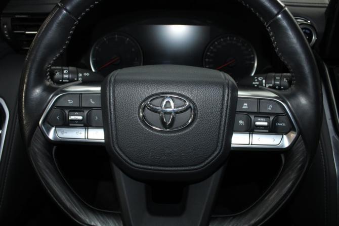 Toyota Land Cruiser 300 Series с пробегом 2021 года, цена 11 000 000 рублей, 68946 км, внедорожник, Автокод Объявления