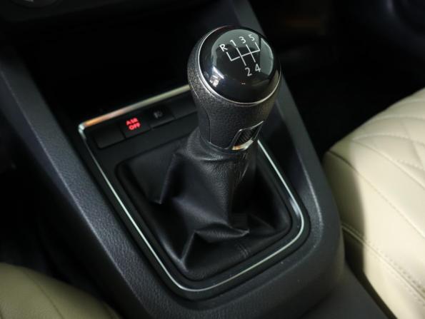 Volkswagen Jetta VI Рестайлинг с пробегом 2015 года, цена 949 000 рублей, 162291 км, седан, Автокод Объявления
