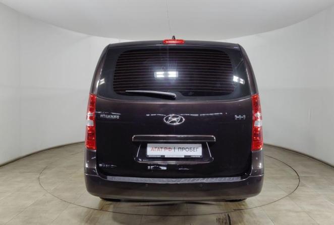 Hyundai H-1 II Рестайлинг с пробегом 2018 года, цена 2 450 000 рублей, 195600 км, минивэн, Автокод Объявления