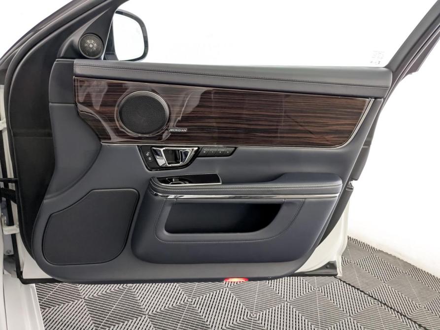 Jaguar XJ IV (X351) Рестайлинг Москва  - изображение 28