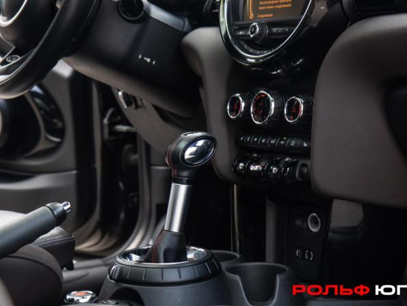 Mini Hatch III (F55/F56) с пробегом 2015 года, цена 1 768 000 рублей, 114043 км, хэтчбек, Автокод Объявления