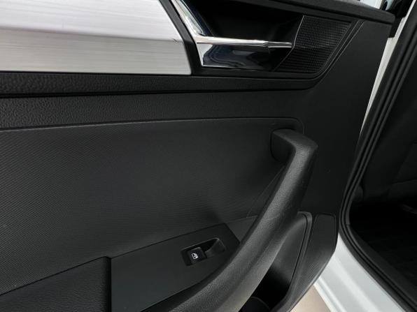 Skoda Rapid I Рестайлинг с пробегом 2019 года, цена 1 380 000 рублей, 87997 км, лифтбек, Автокод Объявления