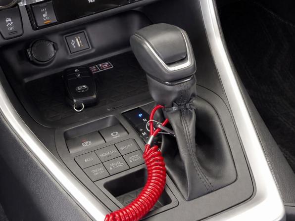 Toyota RAV4 V (XA50) с пробегом 2025 года, цена 3 877 000 рублей, 17288 км, внедорожник, Автокод Объявления