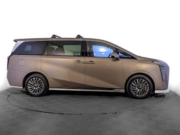 GAC M8 с пробегом 2024 года, цена 4 195 000 рублей, 60681 км, минивэн, Автокод Объявления