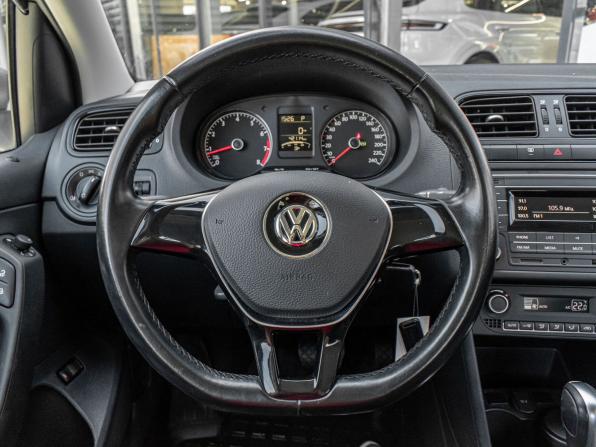 Volkswagen Polo V Рестайлинг с пробегом 2018 года, цена 1 100 000 рублей, 42113 км, седан, Автокод Объявления
