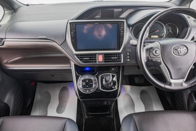 Toyota Esquire I с пробегом 2015 года, цена 2 159 000 рублей, 104000 км, минивэн, Автокод Объявления