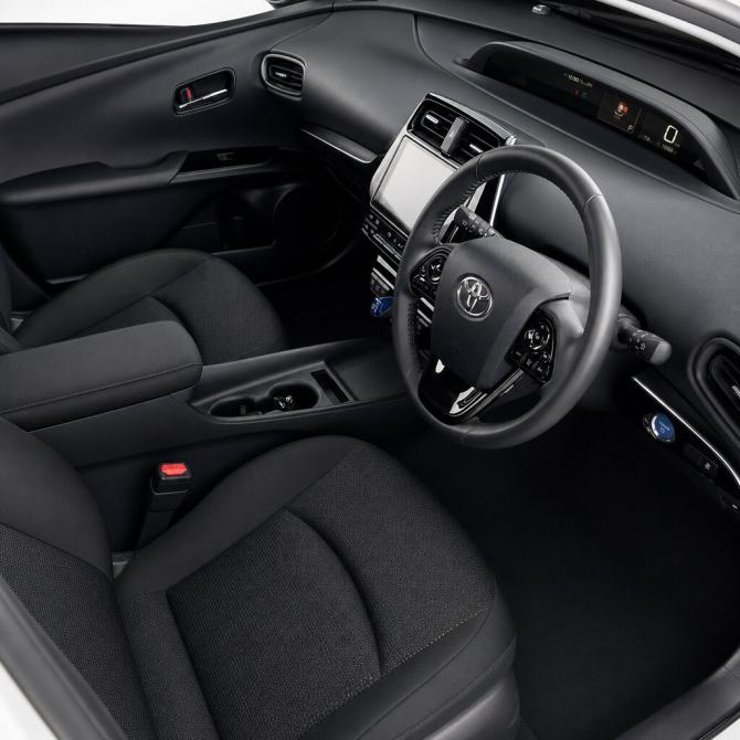 Toyota Prius IV Рестайлинг (XW50) Набережные Челны  - изображение 13