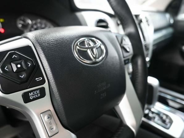 Toyota Tundra II Рестайлинг с пробегом 2017 года, цена 5 999 900 рублей, 165111 км, пикап, Автокод Объявления