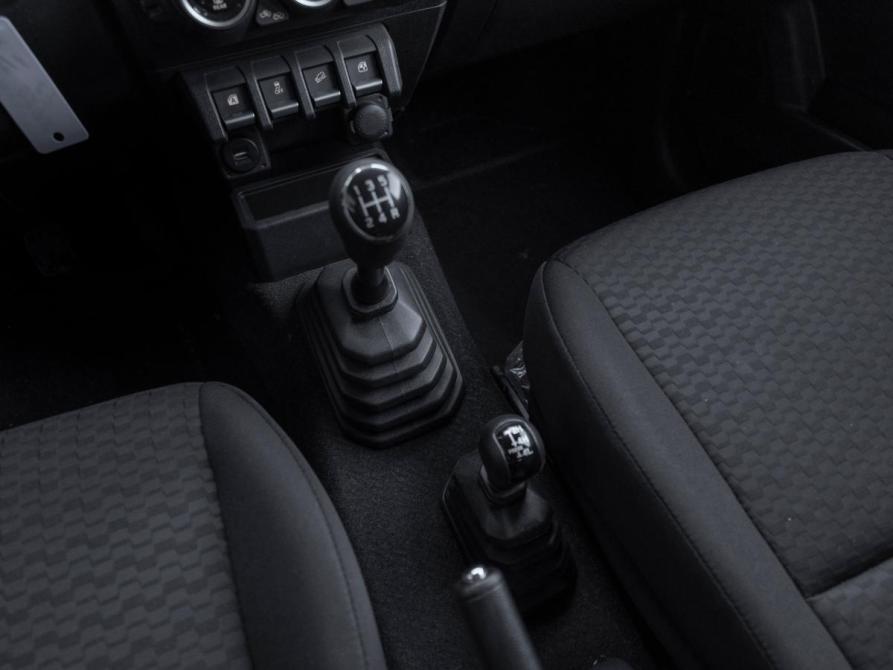 Suzuki Jimny IV Москва  - изображение 14