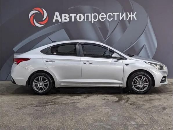 Hyundai Solaris II с пробегом 2018 года, цена 940 000 рублей, 195000 км, седан, Автокод Объявления