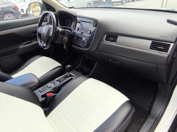 Mitsubishi Outlander III Рестайлинг 2 с пробегом 2016 года, цена 1 697 000 рублей, 210560 км, внедорожник, Автокод Объявления