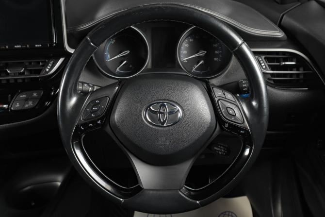Toyota C-HR I с пробегом 2018 года, цена 1 959 000 рублей, 119290 км, внедорожник, Автокод Объявления