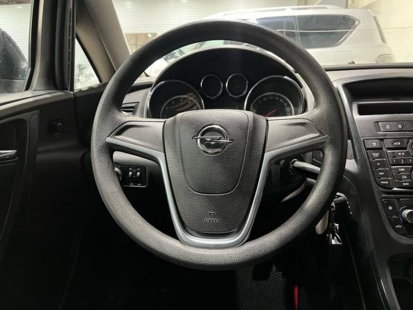 Opel Astra J Рестайлинг с пробегом 2013 года, цена 550 000 рублей, 208042 км, седан, Автокод Объявления