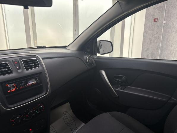 Renault Logan II с пробегом 2017 года, цена 865 000 рублей, 96799 км, седан, Автокод Объявления