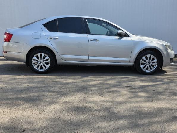 Skoda Octavia III (A7) с пробегом 2015 года, цена 940 000 рублей, 318690 км, лифтбек, Автокод Объявления