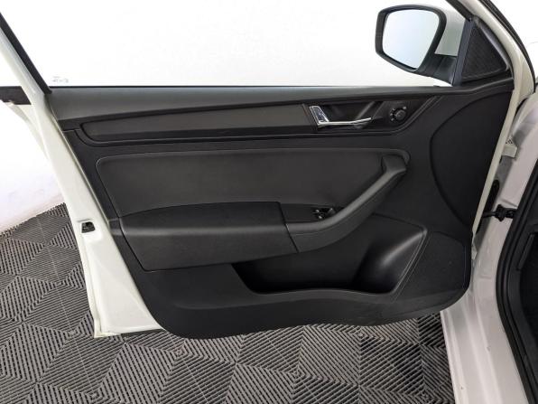 Skoda Rapid II с пробегом 2022 года, цена 1 650 000 рублей, 85876 км, лифтбек, Автокод Объявления