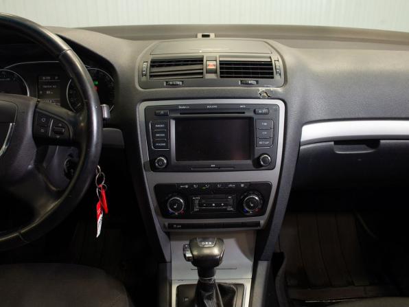 Skoda Octavia II (A5) Рестайлинг с пробегом 2011 года, цена 665 000 рублей, 249015 км, лифтбек, Автокод Объявления