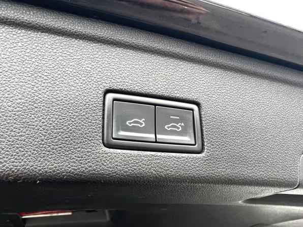 Volkswagen Touareg III с пробегом 2018 года, цена 3 969 000 рублей, 159383 км, внедорожник, Автокод Объявления