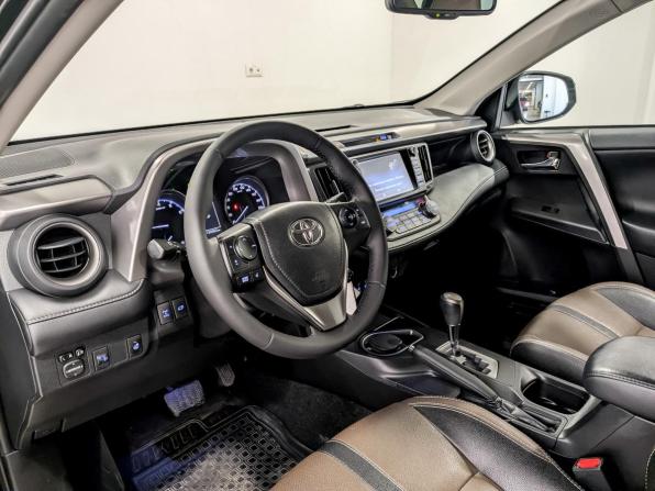 Toyota RAV4 IV (XA40) Рестайлинг с пробегом 2017 года, цена 2 240 000 рублей, 134953 км, внедорожник, Автокод Объявления