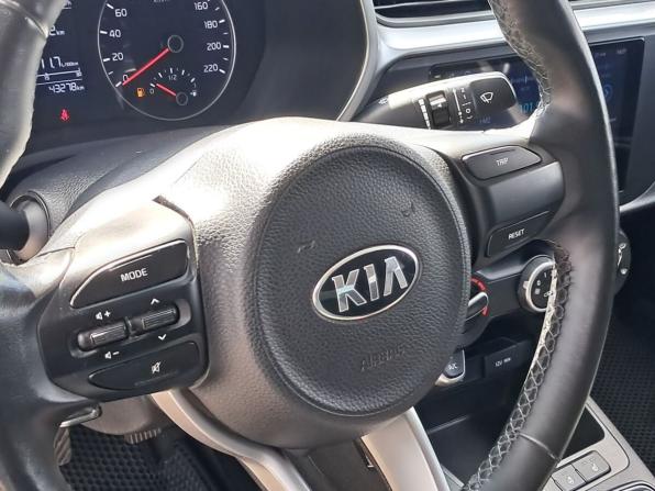 Kia Rio IV Рестайлинг с пробегом 2021 года, цена 1 565 000 рублей, 44000 км, седан, Автокод Объявления