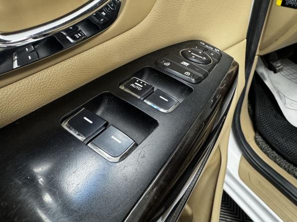 Kia Carnival III с пробегом 2018 года, цена 2 610 000 рублей, 132621 км, минивэн, Автокод Объявления