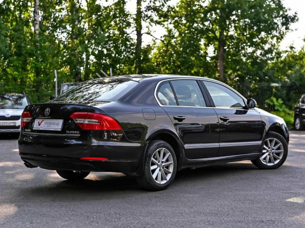 Skoda Superb II Рестайлинг с пробегом 2014 года, цена 1 000 000 рублей, 221774 км, лифтбек, Автокод Объявления