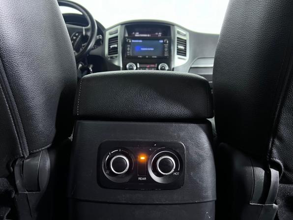 Mitsubishi Pajero IV Рестайлинг 2 с пробегом 2015 года, цена 2 140 000 рублей, 213603 км, внедорожник, Автокод Объявления