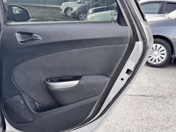 Opel Astra J с пробегом 2011 года, цена 649 000 рублей, 175278 км, хэтчбек, Автокод Объявления