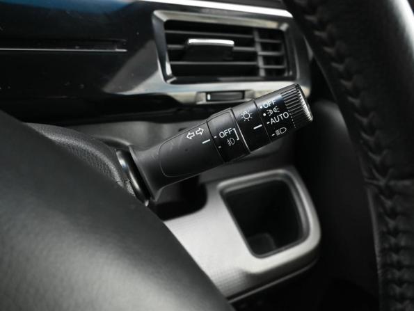 Honda Stepwgn V Рестайлинг с пробегом 2020 года, цена 2 439 000 рублей, 89047 км, минивэн, Автокод Объявления