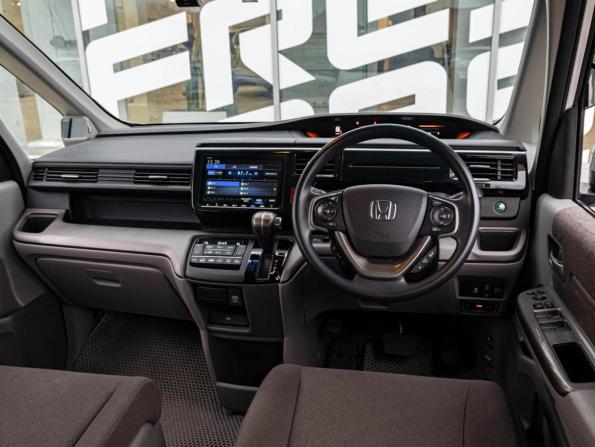 Honda Stepwgn V Рестайлинг с пробегом 2019 года, цена 2 295 000 рублей, 100536 км, минивэн, Автокод Объявления