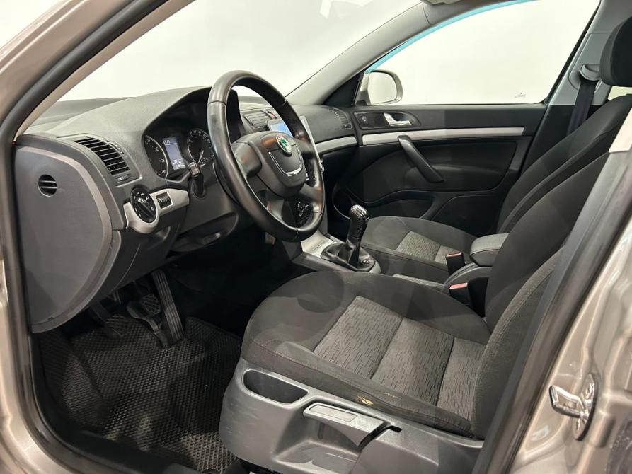 Skoda Octavia II (A5) Рестайлинг Санкт-Петербург  - изображение 15