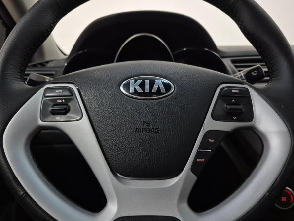 Kia Rio III Рестайлинг с пробегом 2017 года, цена 1 050 000 рублей, 111048 км, седан, Автокод Объявления