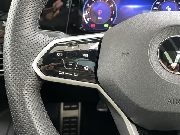 Volkswagen Golf VIII с пробегом 2024 года, цена 3 570 000 рублей, 5317 км, хэтчбек, Автокод Объявления