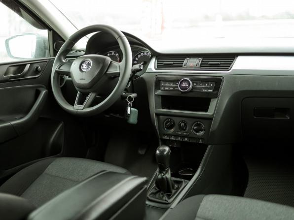 Skoda Rapid I с пробегом 2016 года, цена 1 049 000 рублей, 93757 км, лифтбек, Автокод Объявления