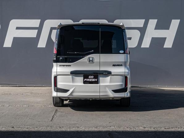 Honda Stepwgn V Рестайлинг с пробегом 2019 года, цена 2 990 000 рублей, 45072 км, минивэн, Автокод Объявления