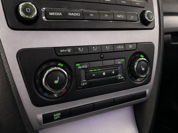 Skoda Octavia II (A5) Рестайлинг с пробегом 2012 года, цена 1 079 000 рублей, 127000 км, лифтбек, Автокод Объявления