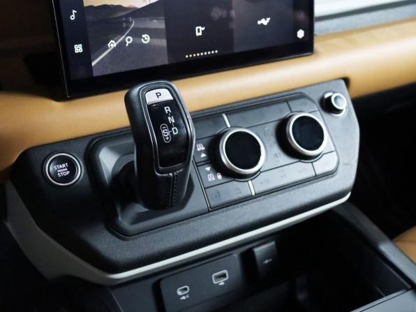 Land Rover Defender II с пробегом 2022 года, цена 6 999 000 рублей, 111000 км, внедорожник, Автокод Объявления